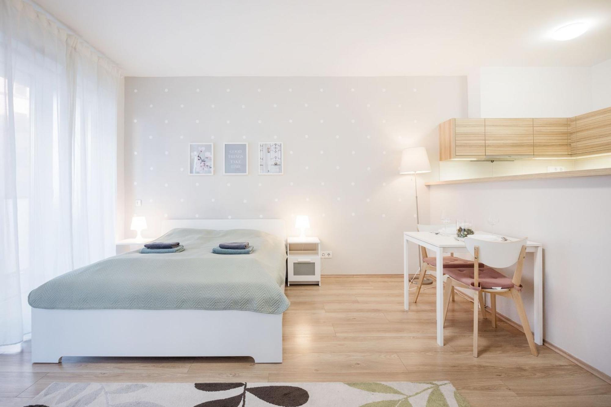 דירות בודפשט The Chic Crib With Balcony מראה חיצוני תמונה