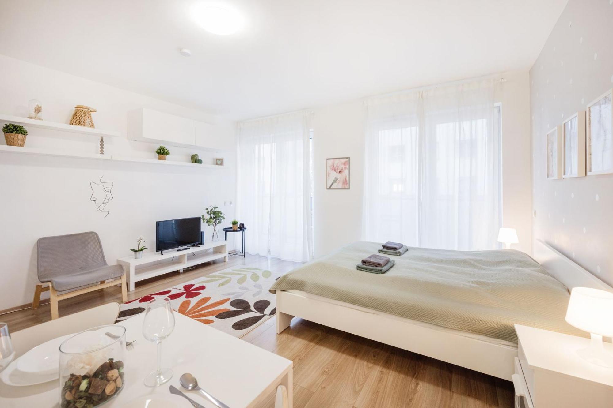 דירות בודפשט The Chic Crib With Balcony מראה חיצוני תמונה