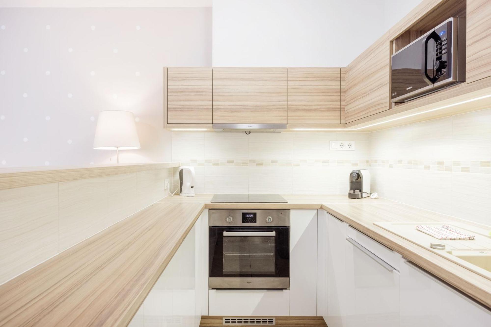דירות בודפשט The Chic Crib With Balcony מראה חיצוני תמונה