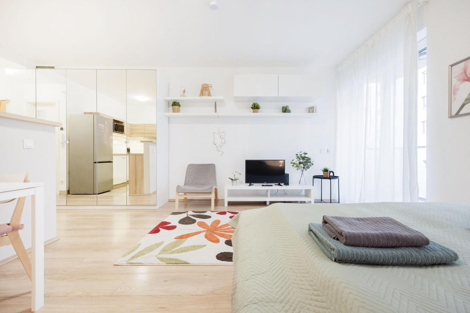 דירות בודפשט The Chic Crib With Balcony מראה חיצוני תמונה