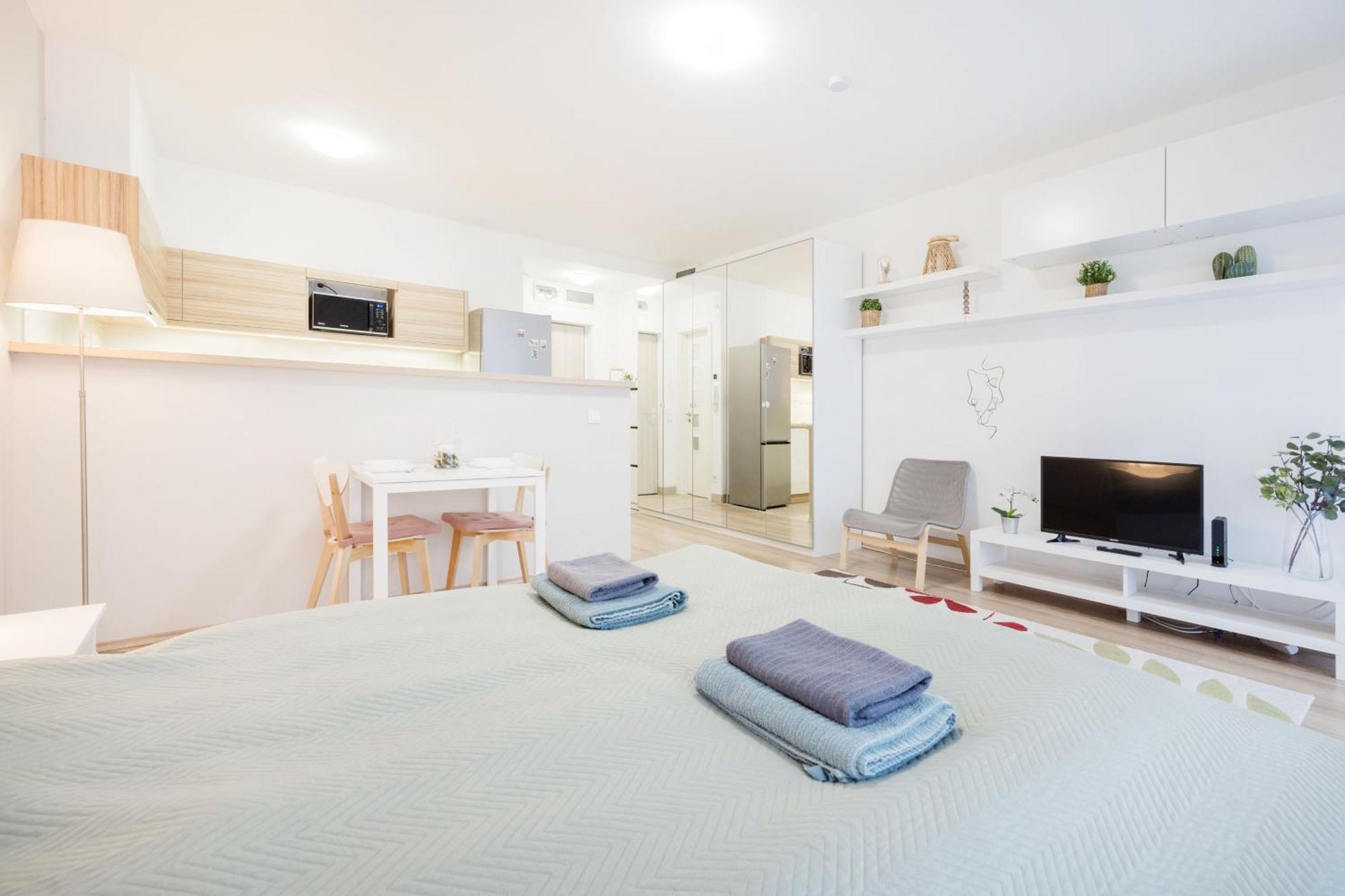 דירות בודפשט The Chic Crib With Balcony מראה חיצוני תמונה