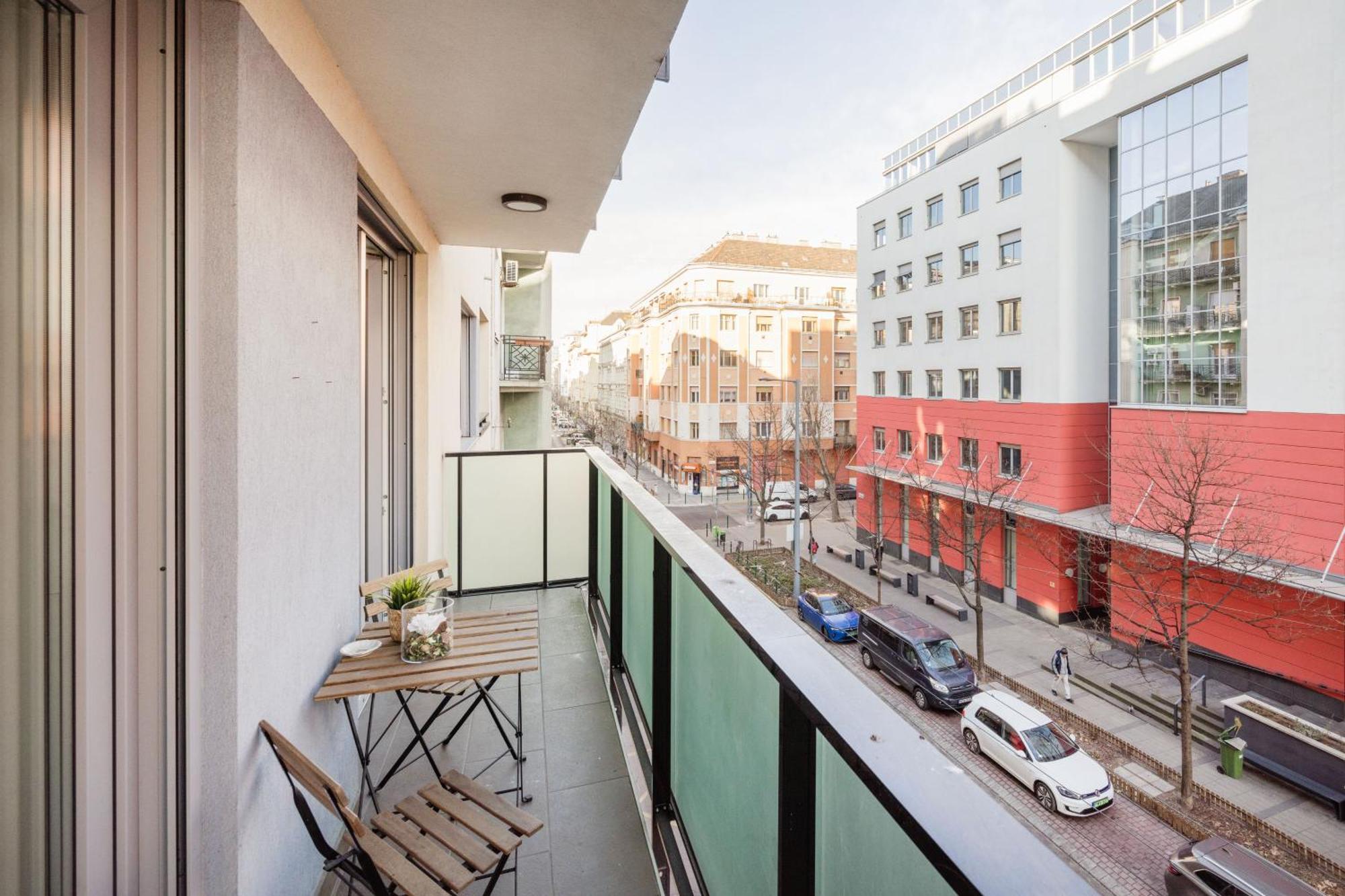 דירות בודפשט The Chic Crib With Balcony מראה חיצוני תמונה