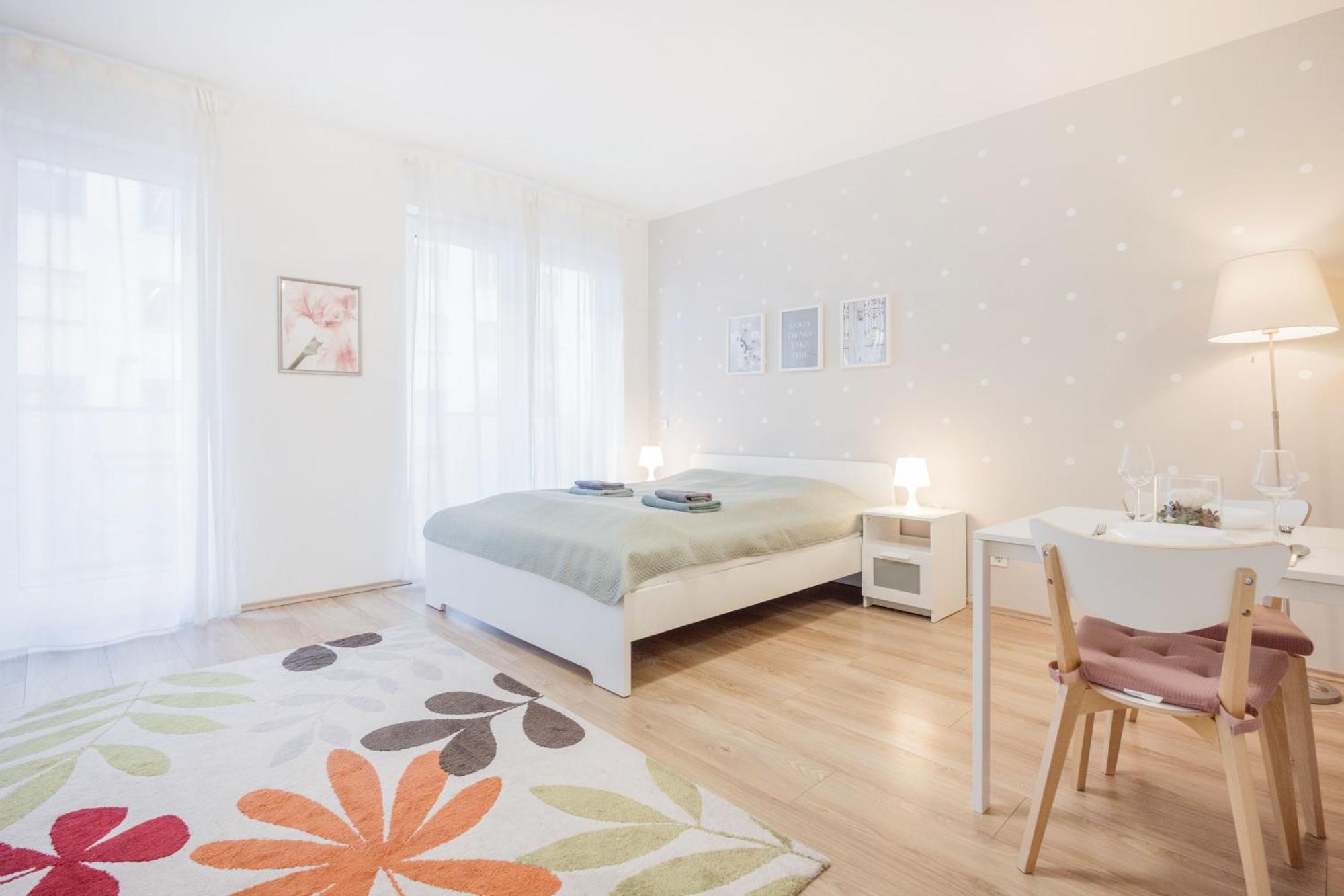 דירות בודפשט The Chic Crib With Balcony מראה חיצוני תמונה